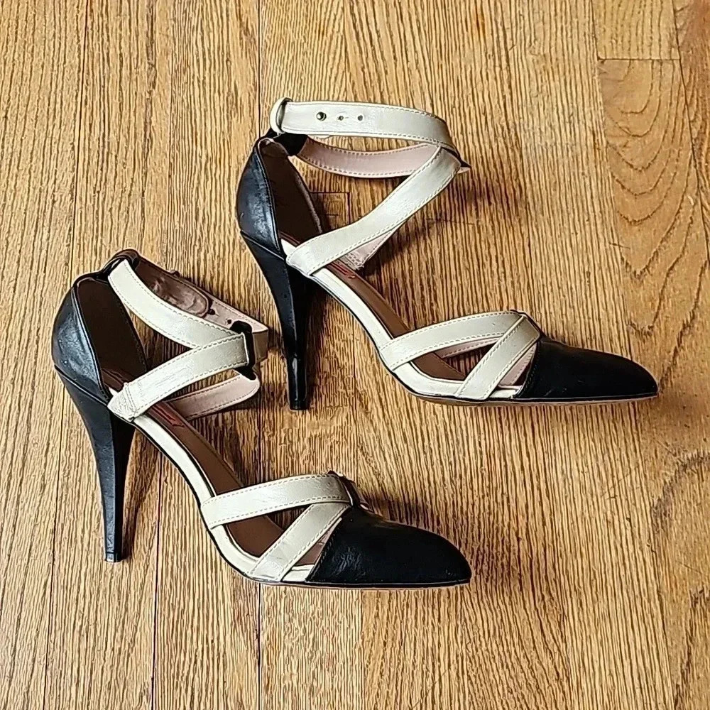 Betsey Johnson black and white heels size - Picture 3 of 10
